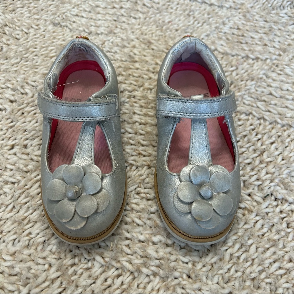 Step & Stride Silver mary Jane Shoes with Flower Design side 10